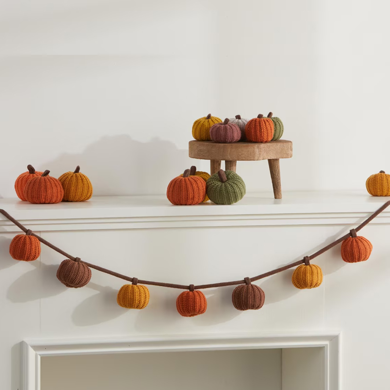 Baby Nursery Bookcase - Guirlande de citrouille tricotée pour manteau